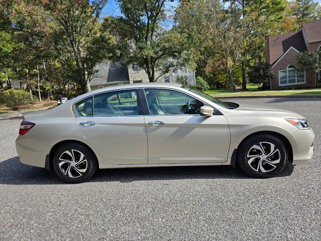 2017 Honda Accord Sedan LX CVT - 22934671 - 5