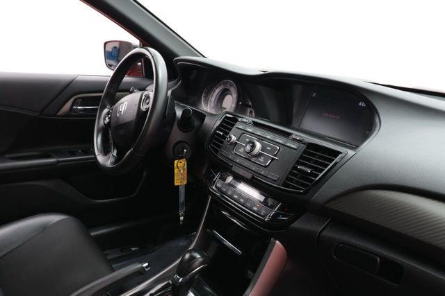 2017 Honda Accord Sedan Sport CVT - 20960287 - 16
