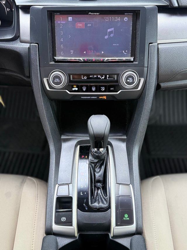 2017 Honda Civic Sedan LX CVT - 22929888 - 17
