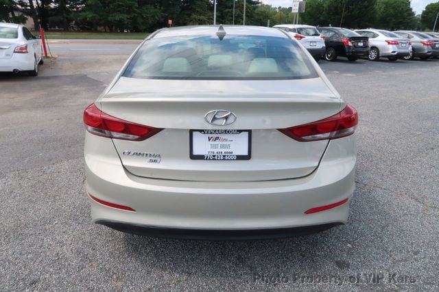 2017 Hyundai Elantra SE 2.0L Automatic - 22053861 - 4