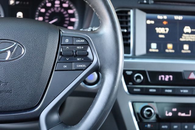 2017 Hyundai Sonata Hybrid Limited 2.0L - 22907960 - 32