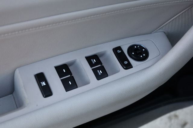 2017 Hyundai Sonata Hybrid Limited 2.0L - 22907960 - 40