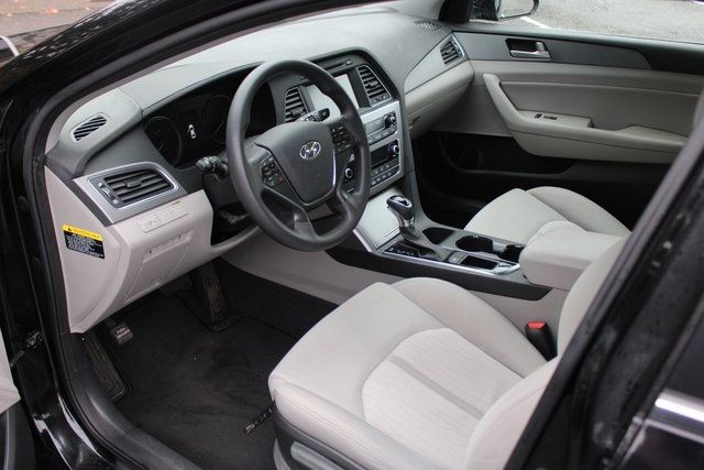 2017 Hyundai Sonata Hybrid SE 2.0L - 22934024 - 9