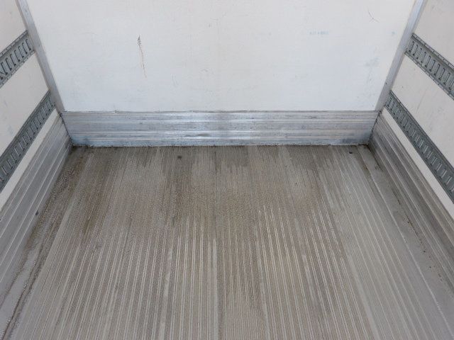 2017 Isuzu NQR 5.2L 4CYL. TURBO DIESEL*TILT CAB*DRW*16FT REFRIGERATED BOX TRUCK - 22807572 - 22