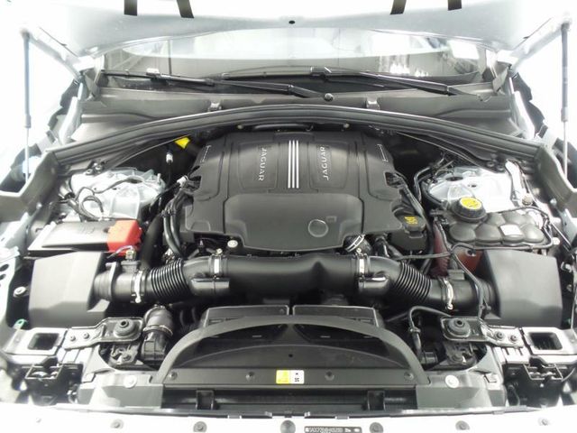 2017 Jaguar F-PACE First Edition AWD - 15400182 - 12