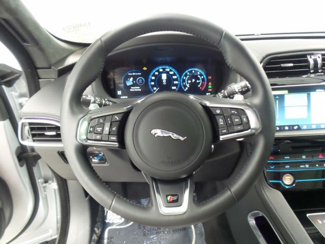 2017 Jaguar F-PACE First Edition AWD - 15400182 - 8