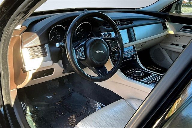 2017 Jaguar XF 35t Prestige AWD - 22920702 - 10