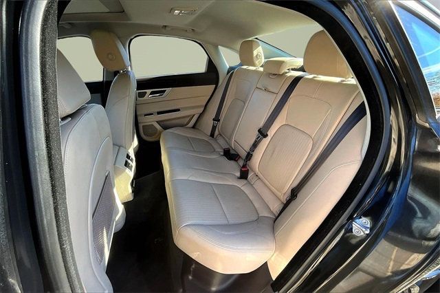2017 Jaguar XF 35t Prestige AWD - 22920702 - 16