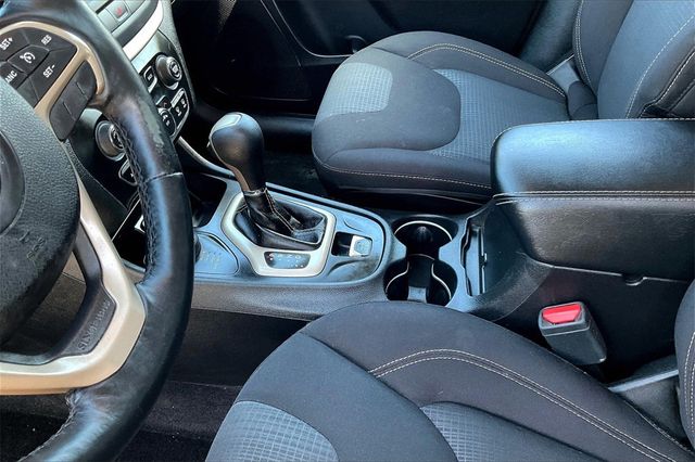 2017 Jeep Cherokee Latitude 4x4 - 22934399 - 29