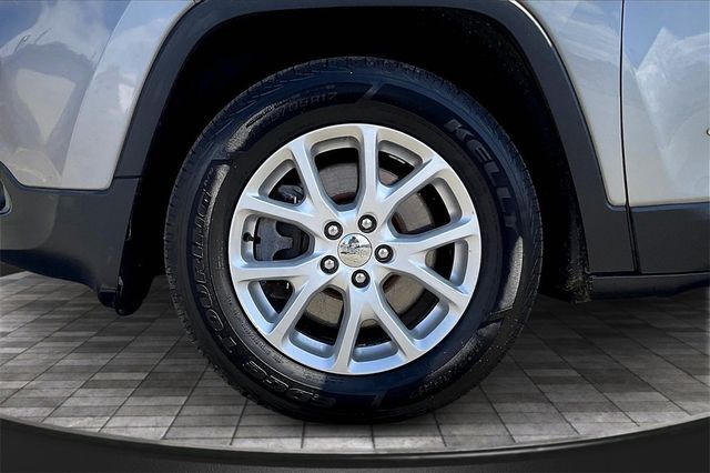 2017 Jeep Cherokee Latitude 4x4 - 22934399 - 35