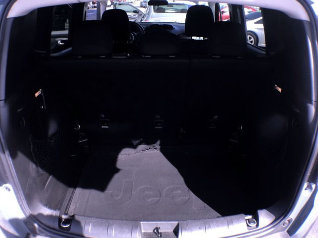 2017 Jeep Renegade Latitude FWD - 22932700 - 22