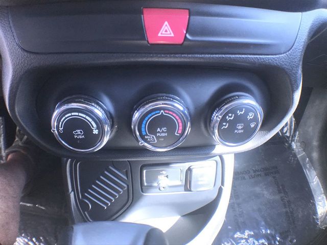 2017 Jeep Renegade Sport FWD - 22933828 - 18