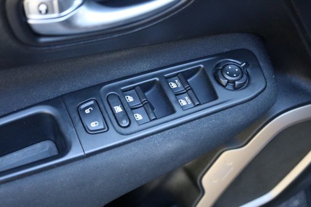 2017 Jeep Renegade Sport FWD - 22932869 - 31