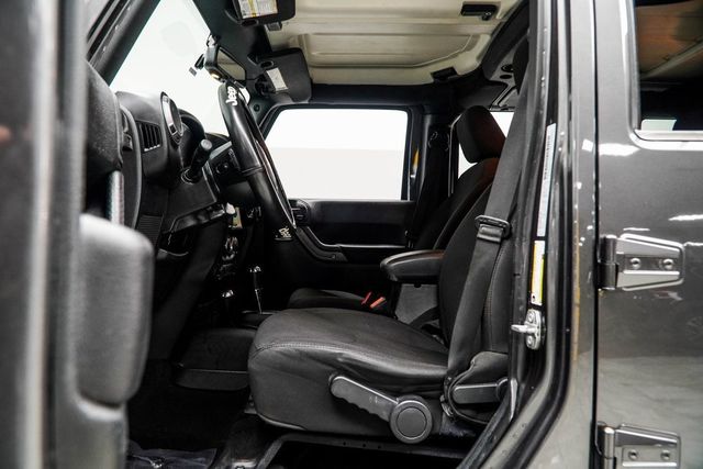 2017 Jeep Wrangler Unlimited Sport 4x4 - 22935393 - 28