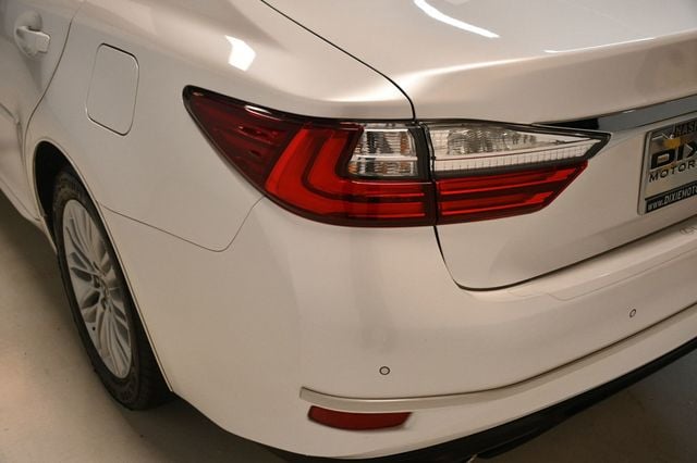 2017 Lexus ES ES 350 Sedan - 22937557 - 15