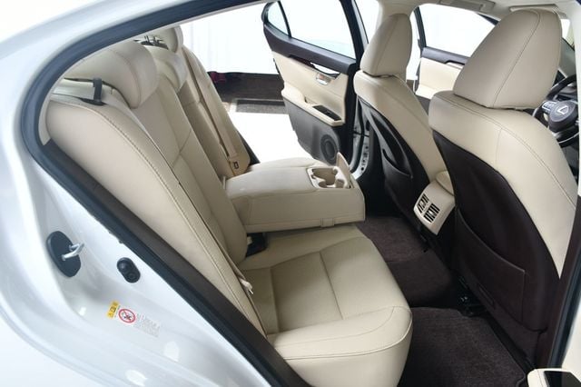 2017 Lexus ES ES 350 Sedan - 22937557 - 32