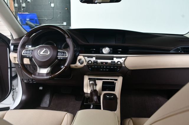 2017 Lexus ES ES 350 Sedan - 22937557 - 4