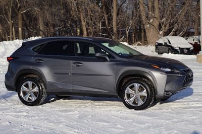 2017 Lexus NX 200t's photo