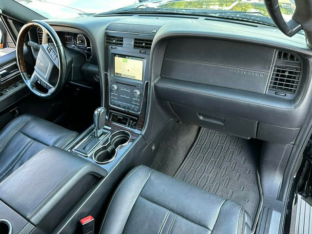 2017 Lincoln Navigator 4x4 Reserve - 22107007 - 10