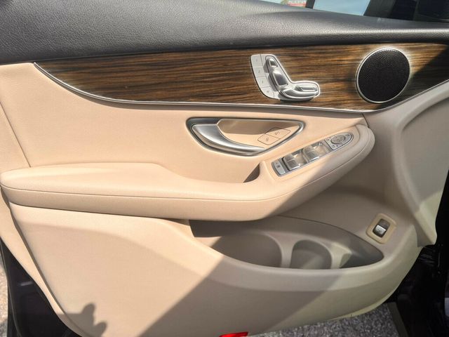 2017 Mercedes-Benz GLC GLC 300 SUV - 22798526 - 19