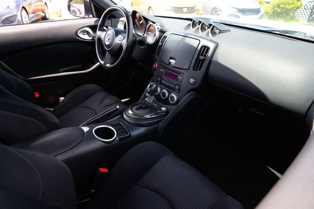 2017 Nissan 370Z Coupe Automatic - 22887316 - 9