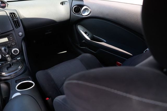 2017 Nissan 370Z Coupe Automatic - 22887316 - 17