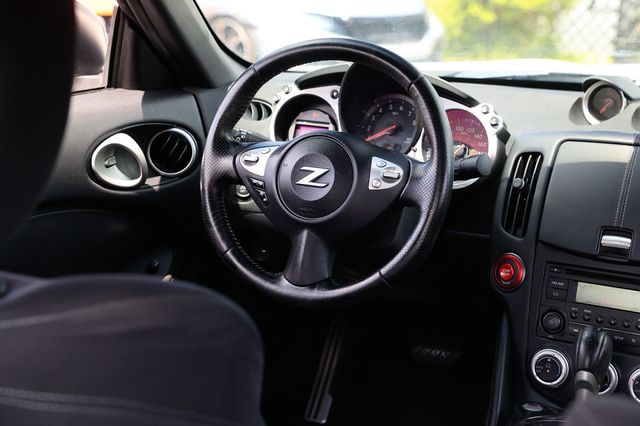 2017 Nissan 370Z Coupe Automatic - 22887316 - 23