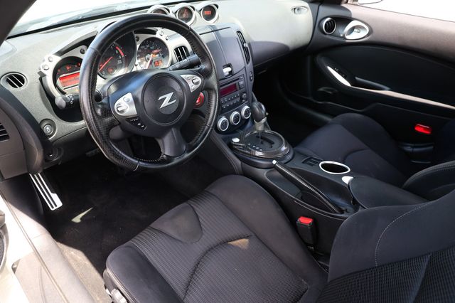 2017 Nissan 370Z Coupe Automatic - 22887316 - 3