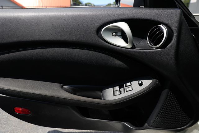2017 Nissan 370Z Coupe Automatic - 22887316 - 39