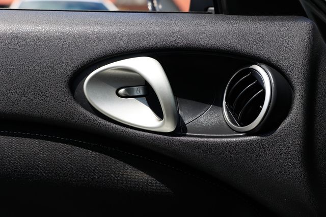 2017 Nissan 370Z Coupe Automatic - 22887316 - 40