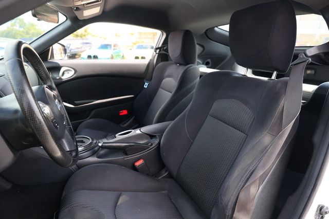 2017 Nissan 370Z Coupe Automatic - 22887316 - 5
