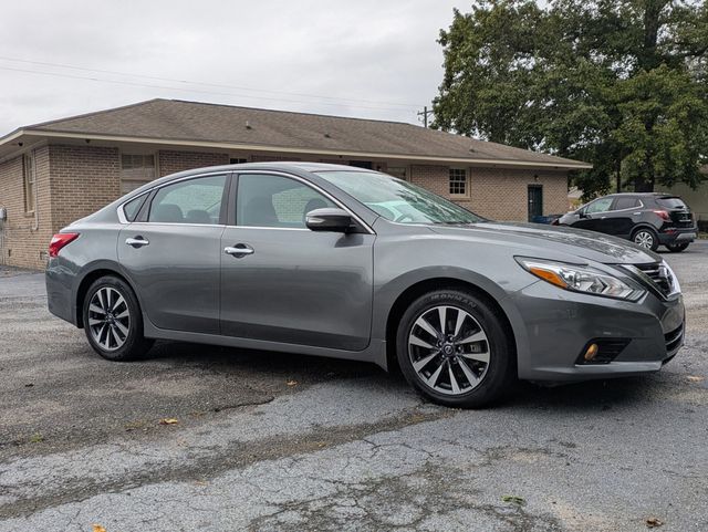 2017 Nissan Altima  - 22928117 - 0