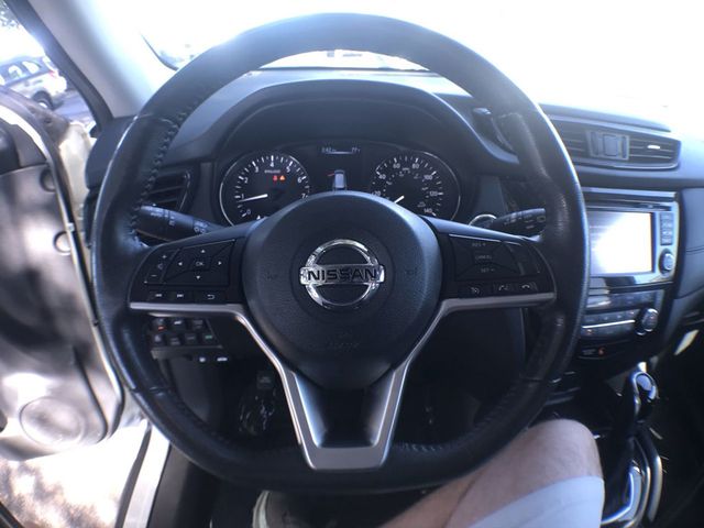 2017 Nissan Rogue SV - 22932704 - 14