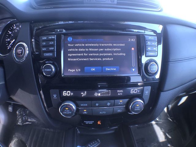 2017 Nissan Rogue SV - 22932704 - 16