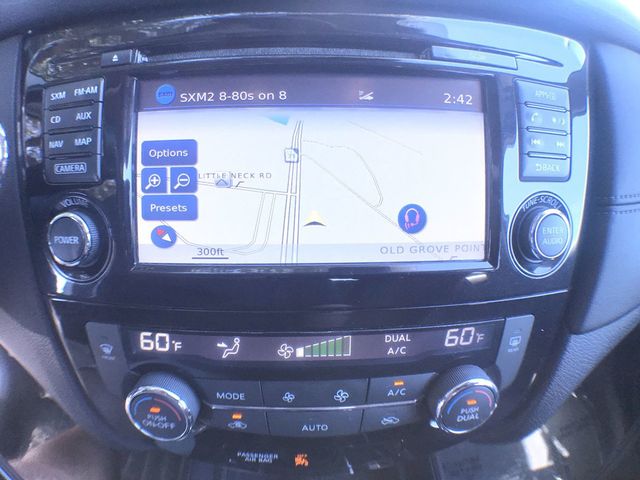 2017 Nissan Rogue SV - 22932704 - 18