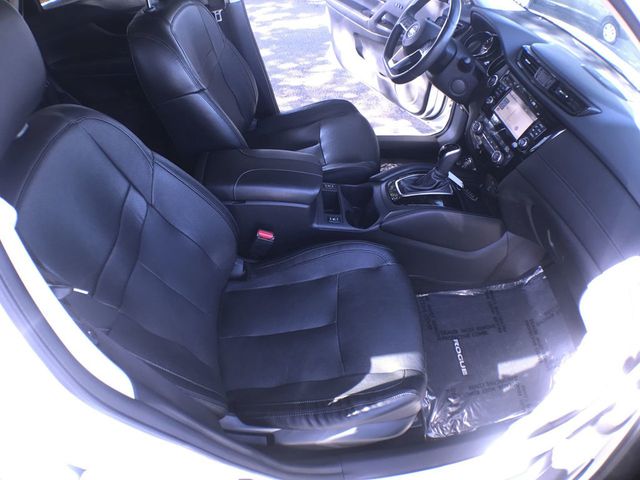 2017 Nissan Rogue SV - 22932704 - 21