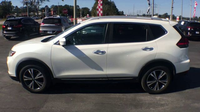 2017 Nissan Rogue SV - 22932704 - 4