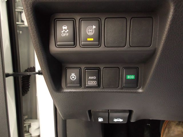 2017 Nissan ROGUE SPORT AWD. NAVIGATION  ONE OWNER  BLIND SPOT MONITOR  HEATED SEATS - 20603032 - 14