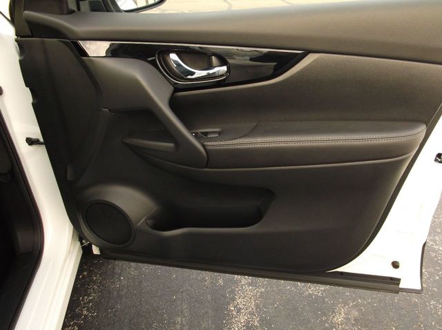 2017 Nissan ROGUE SPORT AWD. NAVIGATION  ONE OWNER  BLIND SPOT MONITOR  HEATED SEATS - 20603032 - 25