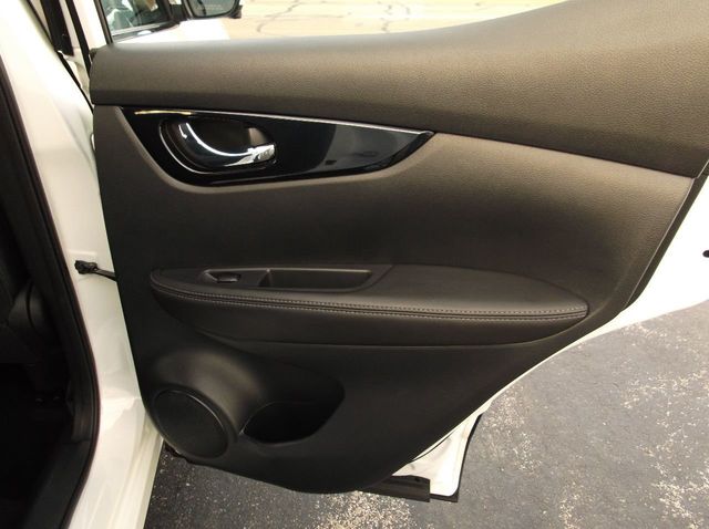 2017 Nissan ROGUE SPORT AWD. NAVIGATION  ONE OWNER  BLIND SPOT MONITOR  HEATED SEATS - 20603032 - 29