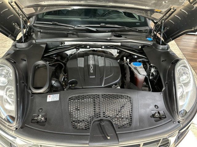 2017 Porsche Macan AWD - 22260173 - 27