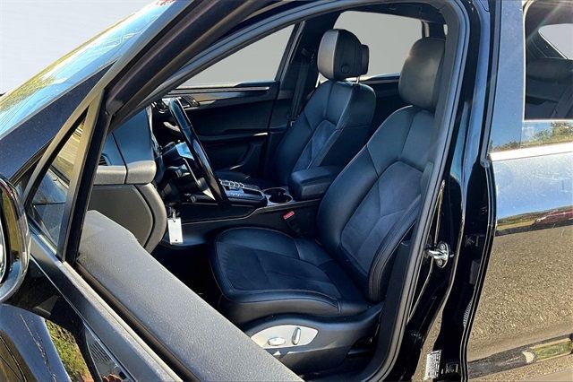 2017 Porsche Macan AWD - 22920822 - 9