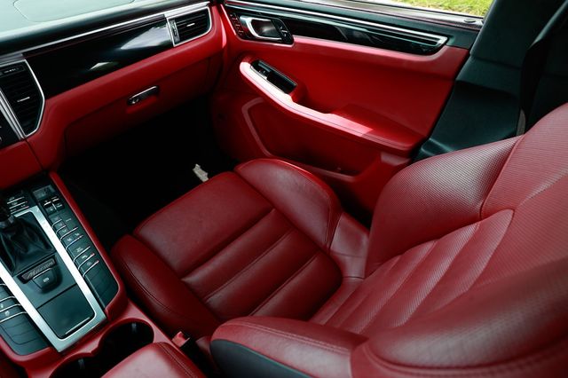 2017 Porsche Macan Turbo AWD - 22876729 - 23