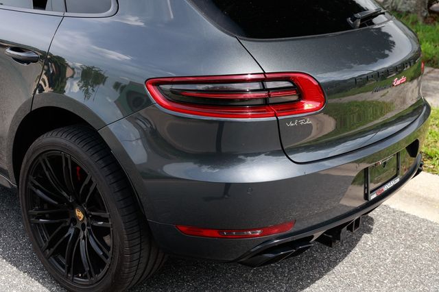 2017 Porsche Macan Turbo AWD - 22876729 - 26
