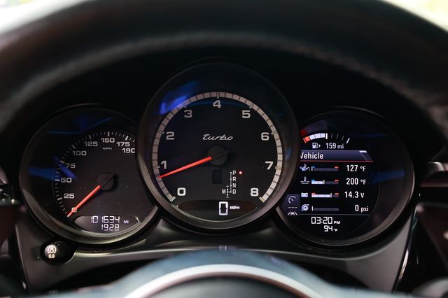 2017 Porsche Macan Turbo AWD - 22876729 - 29