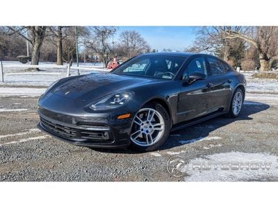 Porsche Panamera's photo