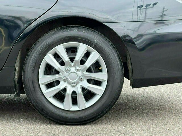 2017 Toyota Camry Hybrid LE CVT - 22102112 - 36