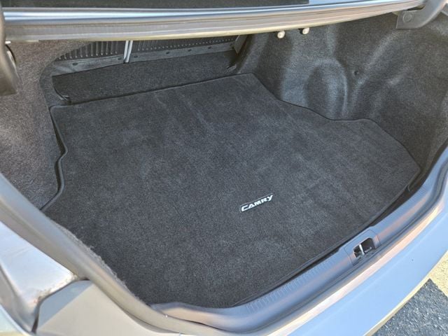 2017 Toyota Camry LE Automatic - 22917739 - 10