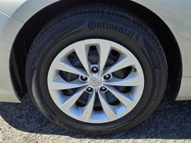 2017 Toyota Camry LE Automatic - 22917739 - 5