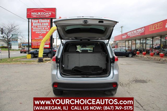 2017 Toyota Highlander LE I4 FWD - 22852092 - 17